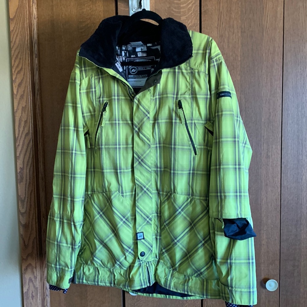 RIDE Snowboarding Ski Jacket Parka Size L.  See photos.  Very nice!
